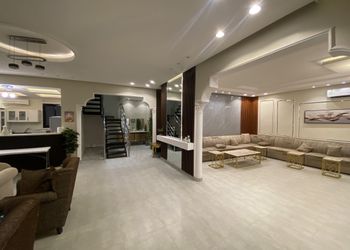 استراحة بمسطحات خضراء وملعب كره 