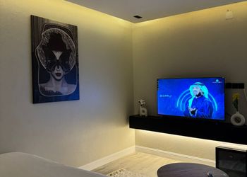 استديو هادئ بسرير ماستر