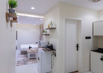 استديو بسرير مريح وتصميم هادئ 