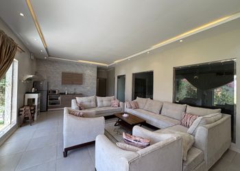 شالية انيق بمسبح و العاب اطفال