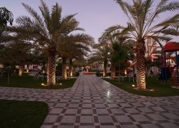 منتجع فندقي بمسطح اخضر