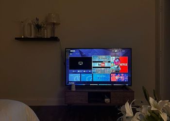 استديو بأثاث مريح وبسيط 