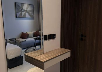 استديو بجلسة جانبيه ودخول ذاتي