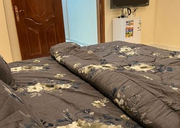 استديو بأثاث مريح وبسيط 