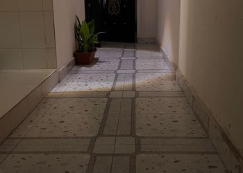 شقة بغرفة نوم وفناء خارجي 