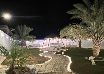 شاليه بجلسة خارجية وألعاب أطفال 
