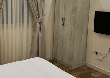 استديو بأثاث مريح وبسيط 