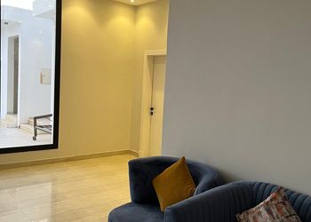 استراحة بمسطح اخضر ومجالس