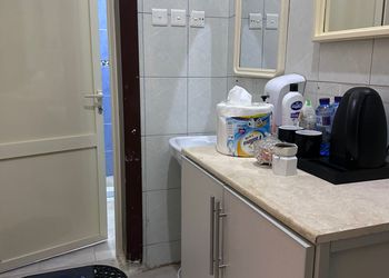 استديو بسرير ماستر وأثاث مريح 