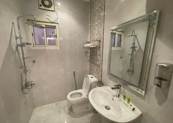 استديو بأثاث مريح وبسيط 