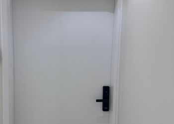 استديو بسرير ماستر وجلسة جانبية