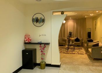 استديو باثاث مريح وبسيط 