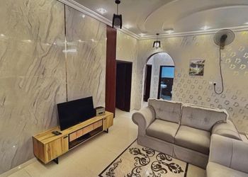 استراحة بصالة وملعب كرة قدم