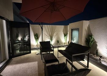 استديو بجلسة خارجية دخول ذاتي