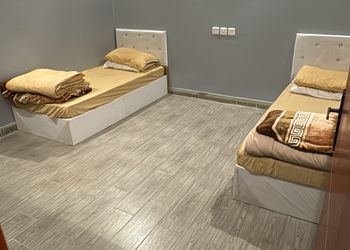 شاليه بمسطح اخضر ومسبح