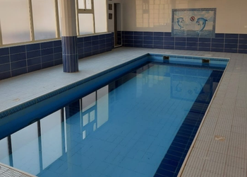 استراحة بمسطح اخضر ومجالس