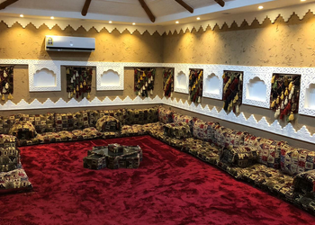 شاليه بجلسات خارجية و ملعب 