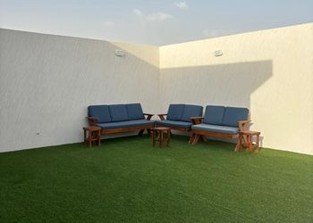استراحة بمسطح اخضر وجلسة خارجية