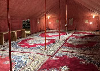 مخيم ببيت شعر وأجواء ممتعة 
