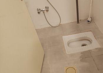 استديو بسرير ماستر وأثاث مريح 
