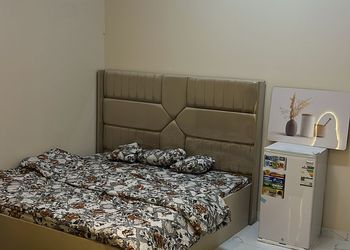 استديو بسرير ماستر وجلسة 