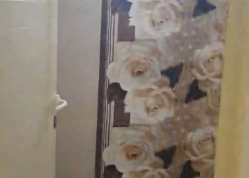 شاليه بجلسة خارجية ومسبح داخلي 