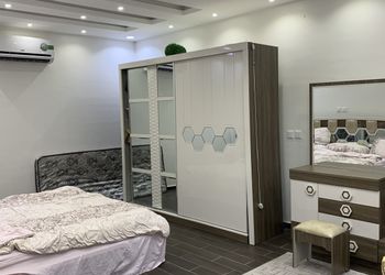 شاليه بمسبح خارجي ومسطح اخضر