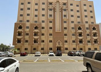 شقة بغرفتين نوم وصالة 