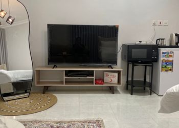 استديو بسرير ماستر وأثاث مريح 