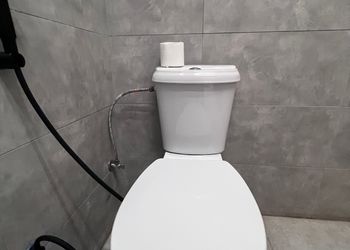 استديو بأثاث مريح وبسيط 