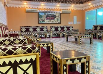استراحة بمجالس واسعة ومسطح اخضر