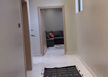 شقة بغرفة معيشة وغرفة نوم 