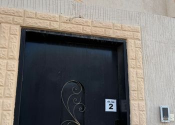 شقة بغرفتين نوم وصالة