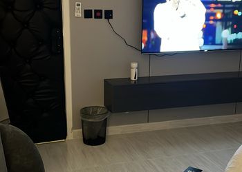 استديو بسرير ماستر وجلسة جانبية 