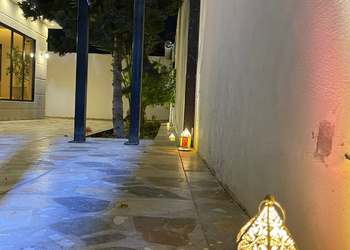 شاليه بمسطح اخضر و مسبح