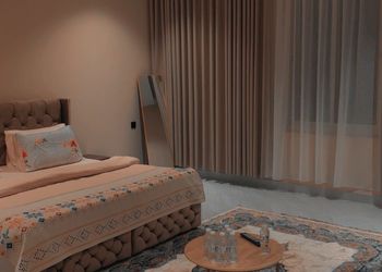 استديو بسرير ماستر وأثاث مريح 