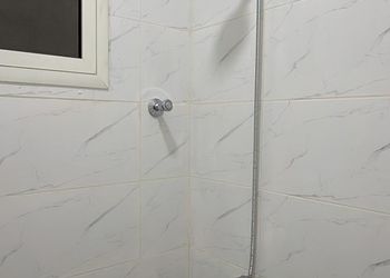 شقة بغرفة معيشة وغرفة نوم 
