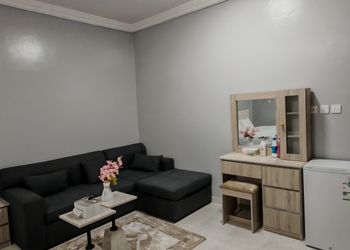 استديو بسرير ماستر وجلسة جانبية 