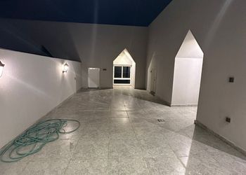 شقة بثلاث غرف نوم وصالة
