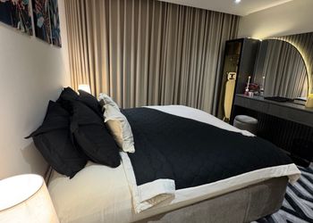 شقة بغرفة معيشة وغرفة نوم 