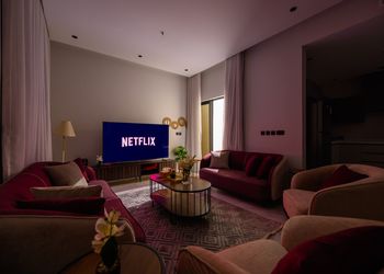 شقة بغرفتين وسينما وجاكارو