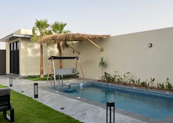 شاليه بمسطح اخضر و مسبح