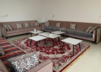 استراحة بجلسة خارجية ومسطح اخضر