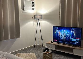 استديو بسرير ماستر وجلسة جانبية