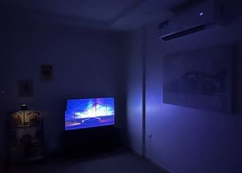 استديو بأثاث مريح وبسيط 