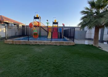 شاليه بألعاب مائية ومسطح اخضر