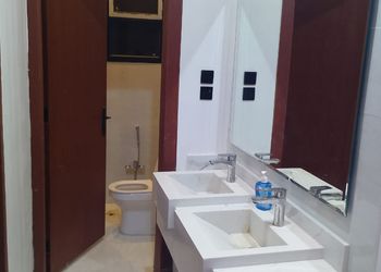 شقة بغرفة معيشة وغرفة نوم 