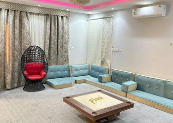 استراحة بمجلس وفناء خارجي 