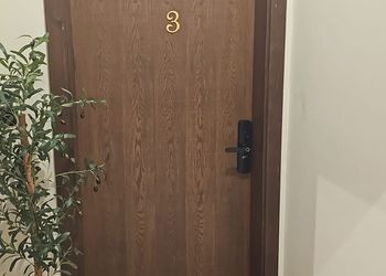 استديو بسرير ماستر وجلسة جانبية 