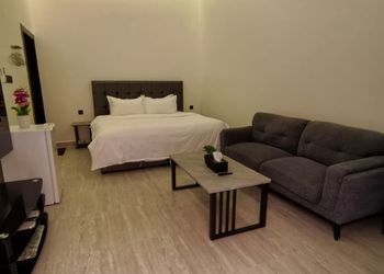 استديو بسرير ماستر وجلسة جانبية 